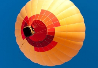  Montgolfiere in the air 